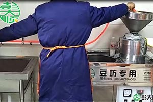 100型豆坊專用豆腐機工作現場