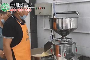 300型豆坊專用豆腐機工作現(xiàn)場2