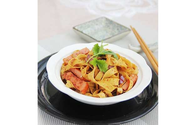豆腐皮炒香腸