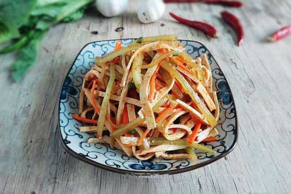 萵筍拌豆皮